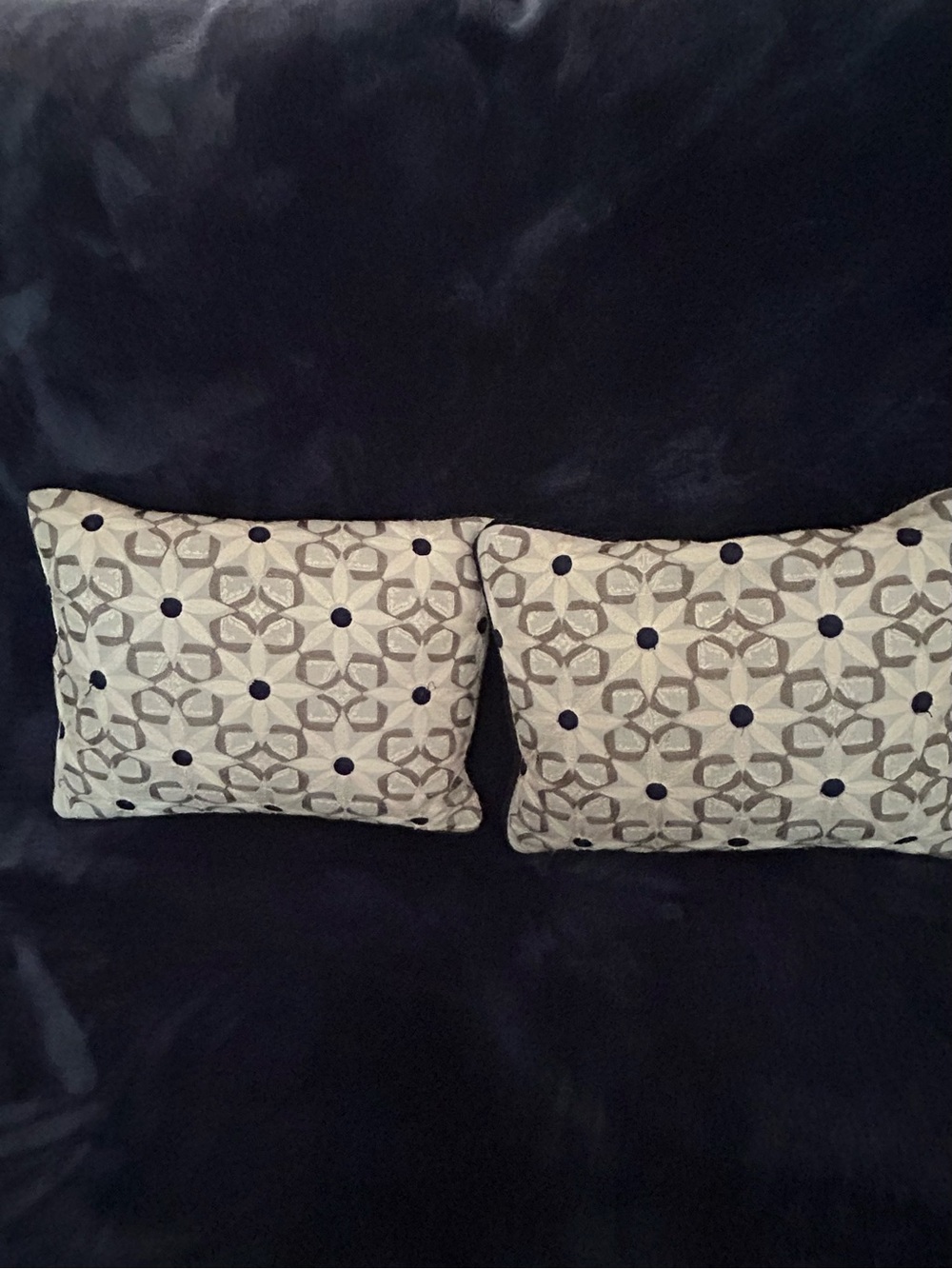 Kim Seybert Gray and Navy Geometric Accent Pillow Pair